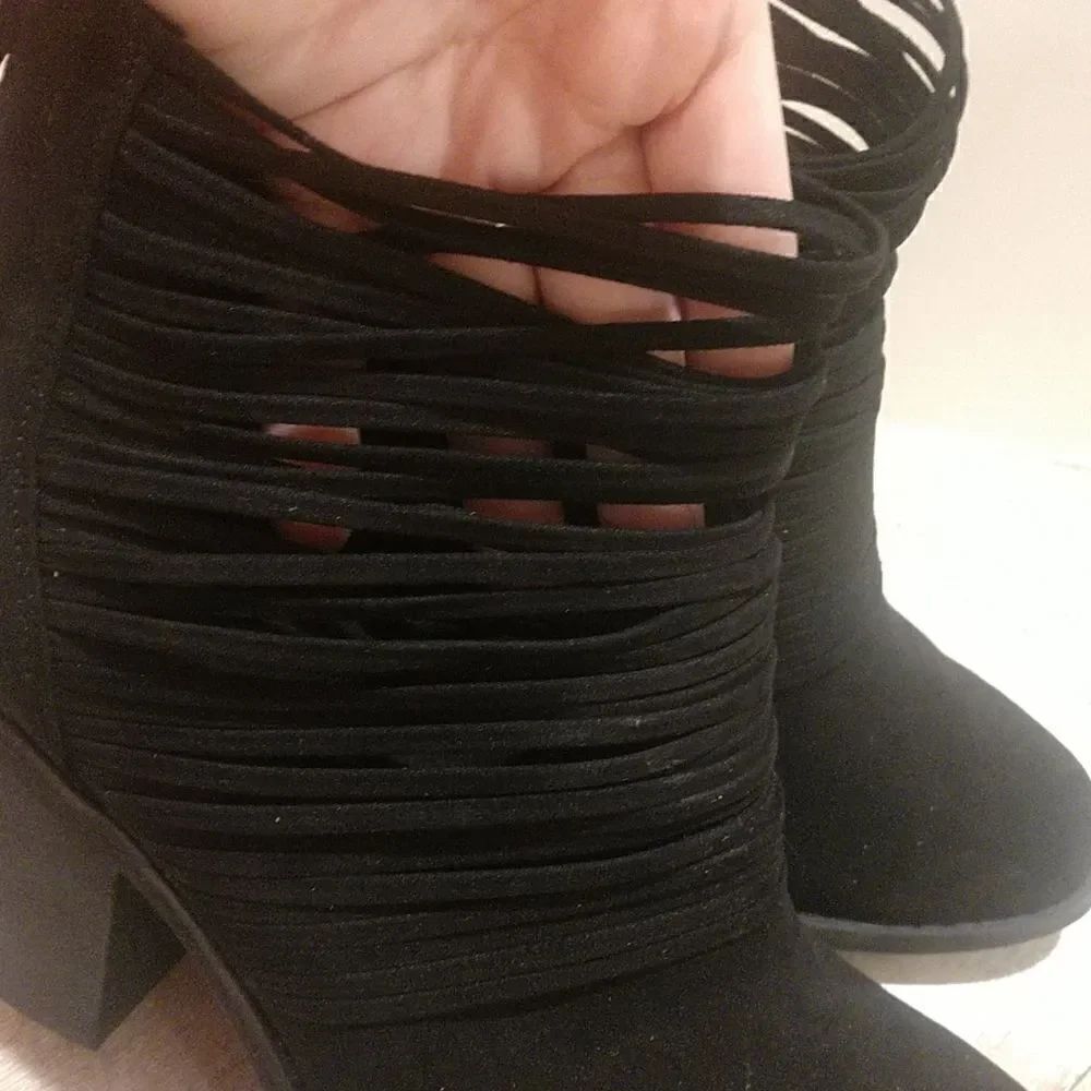 👍 Fergalicious Booties Size 7.5W. A6 - Picture 2 of 8